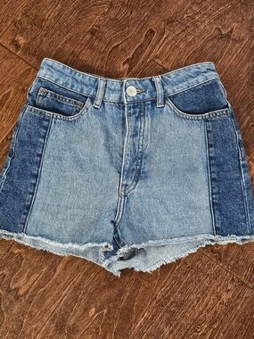 High-Waist Two-Tone Denim Shorts - Light Blue